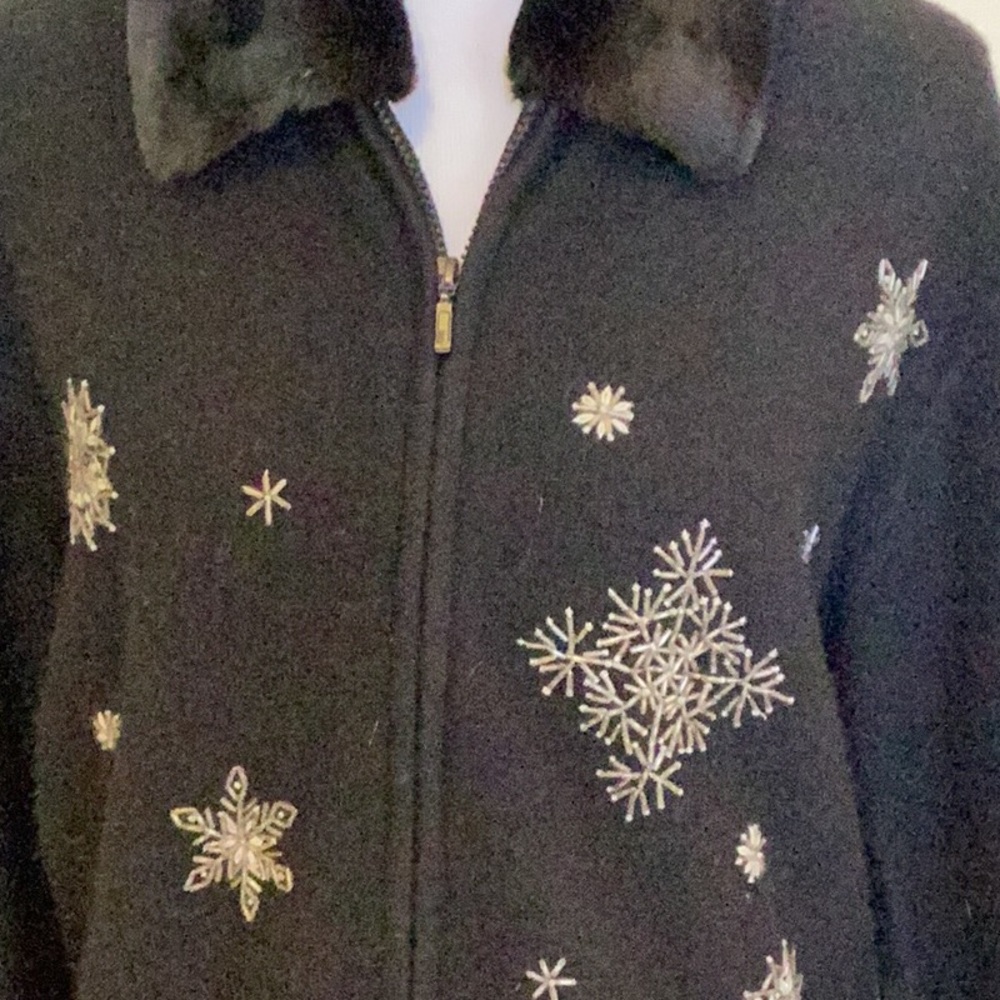 J G Hook black wool l.s. sweater adorned with embroidered and crystal snow - Picture 2 of 11
